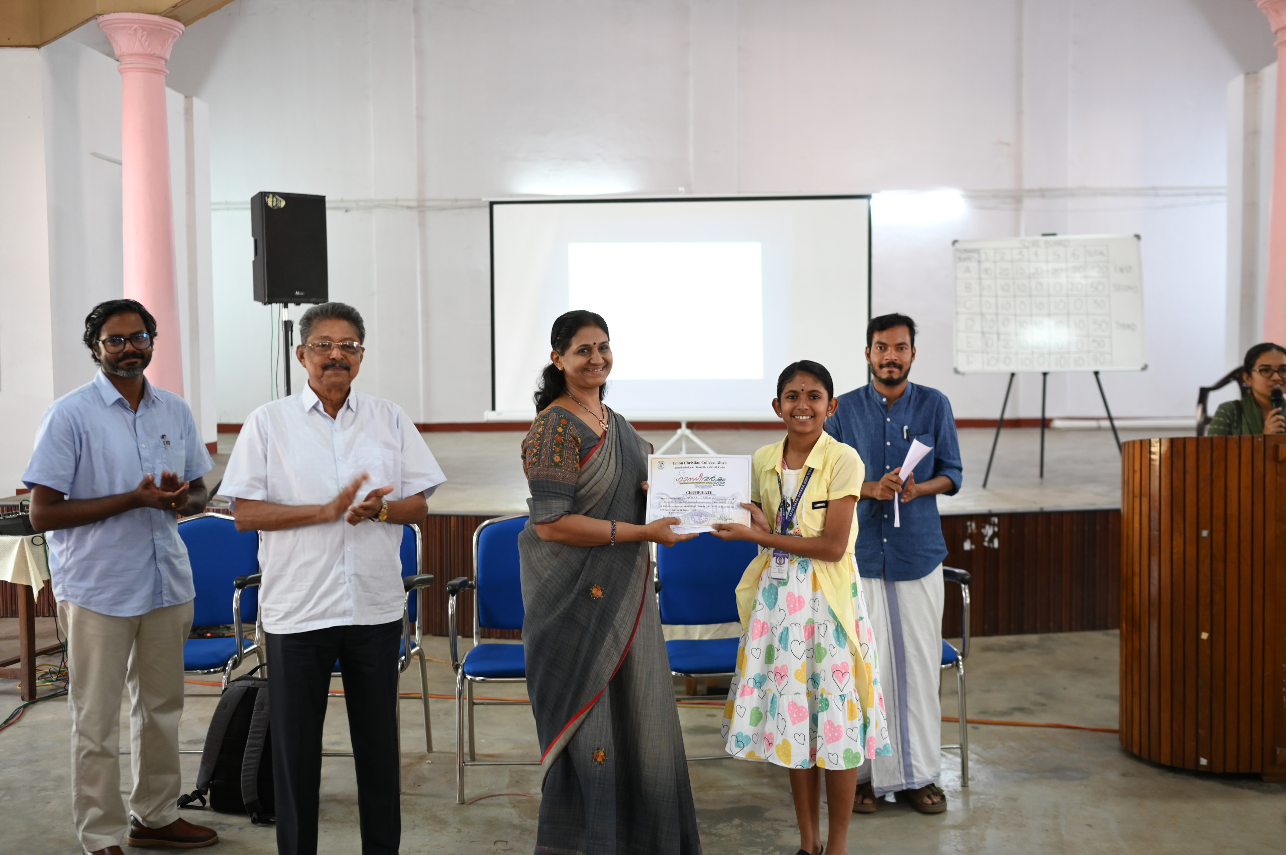 യുസി കോളേജിൽ ഗാന്ധിവർഷത്തോടനുബന്ധിച്ച് നടത്തിയ ഇൻറർ സ്കൂൾ ക്വിസ് മത്സരത്തിൽ ബിഡിഎച്ച്എസ് ഞാറള്ളൂർ സ്കൂളിലെ നയന പ്രകാശ് ഒന്നാംസ്ഥാനം കരസ്ഥമാക്കി.